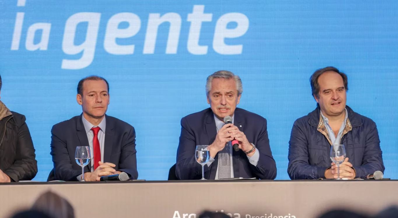 Alberto reapareció, pidió "cuidar la paz social" y anticipó que preparan medidas económicas | Política y economía