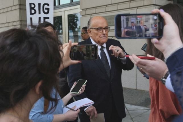 Causa contra Donald Trump: se entregó Rudy Giuliani | Internacionales