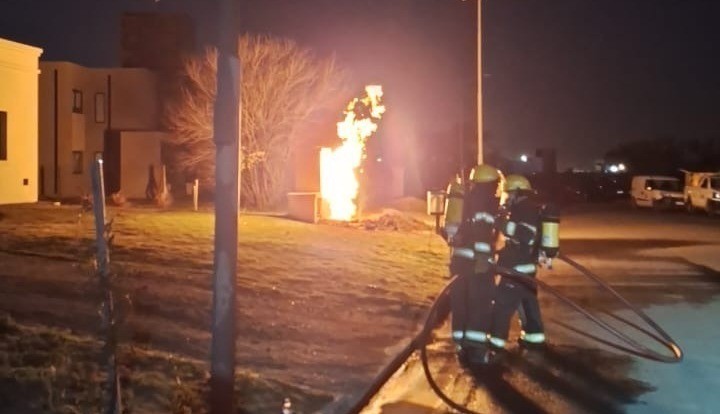 Un operario de EPEC sufrió quemaduras tras incendiarse una casilla de gas en el barrio Siete Soles | Córdoba