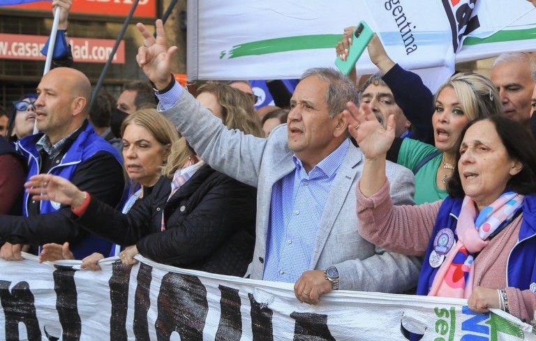 Bancarios consiguieron nuevo aumento: 420 mil pesos de sueldo inicial | Política y economía