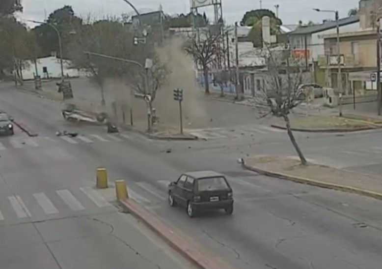 Video: impactante choque en barrio Alta Córdoba | Córdoba