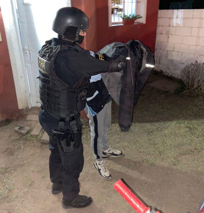 Un hombre intentó descartar la droga en el baño cuando llegó la Policía y fue detenido en Córdoba | Córdoba