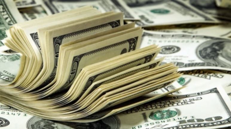 Fuerte baja del dólar blue en el cierre de la semana | Política y economía