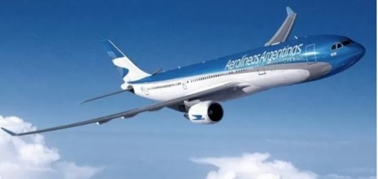 Un avión de Aerolíneas Argentinas realizó su primer vuelo con combustible sostenible | Actualidad