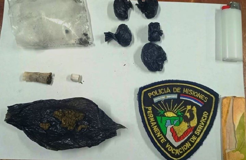 Descubren a una alumna con seis envoltorios de marihuana entre sus útiles en una escuela de Misiones | Actualidad
