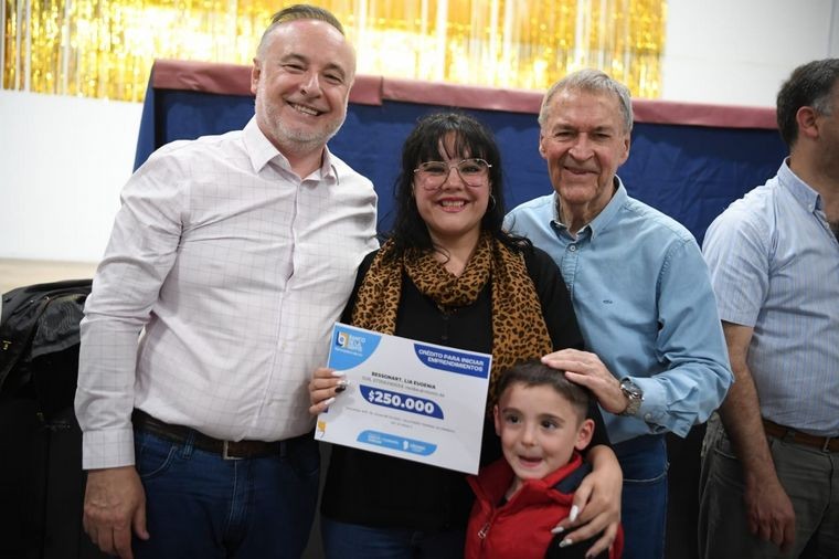 Villa María: Schiaretti entregó créditos a familias | Córdoba