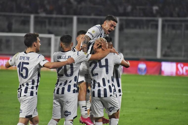 Talleres goleó a Barracas | Deportes