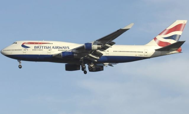 Despidieron a un piloto de British Airways por tomar cocaína de los pechos de una mujer antes de volar | Internacionales