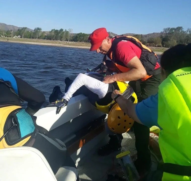 Rescataron a un kitesurfista en el Lago San Roque | Córdoba