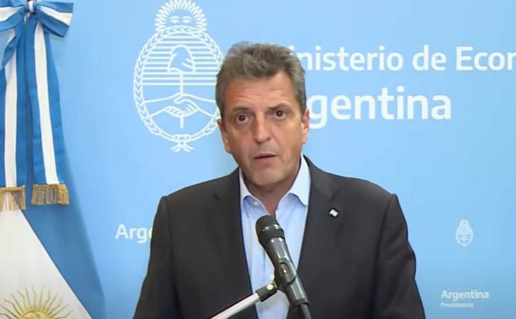 Massa anunció la suspensión de los impuestos que impactan en el precio de los combustibles | Política y economía