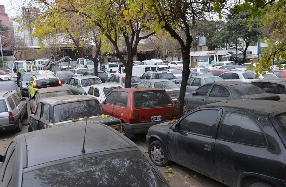 Le llevó el auto la grúa y no lo encontraba en el corralón hasta que 7 meses después apareció desmantelado | Córdoba
