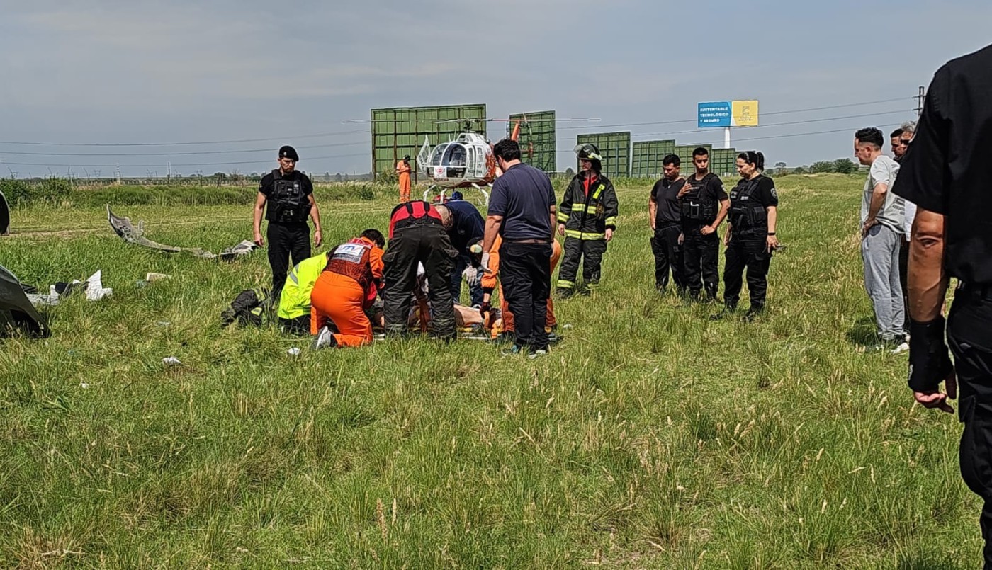Video: Accidente de tránsito con vuelvo y un herido grave en la autopista Rosario-Córdoba | Actualidad