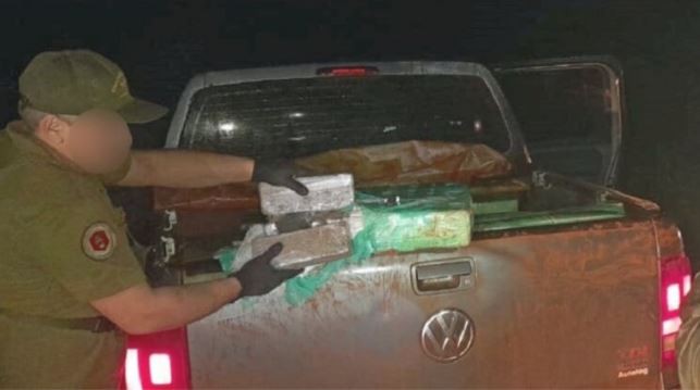 Encontraron dos camionetas abandonadas con más de dos toneladas de marihuana en Misiones | Actualidad