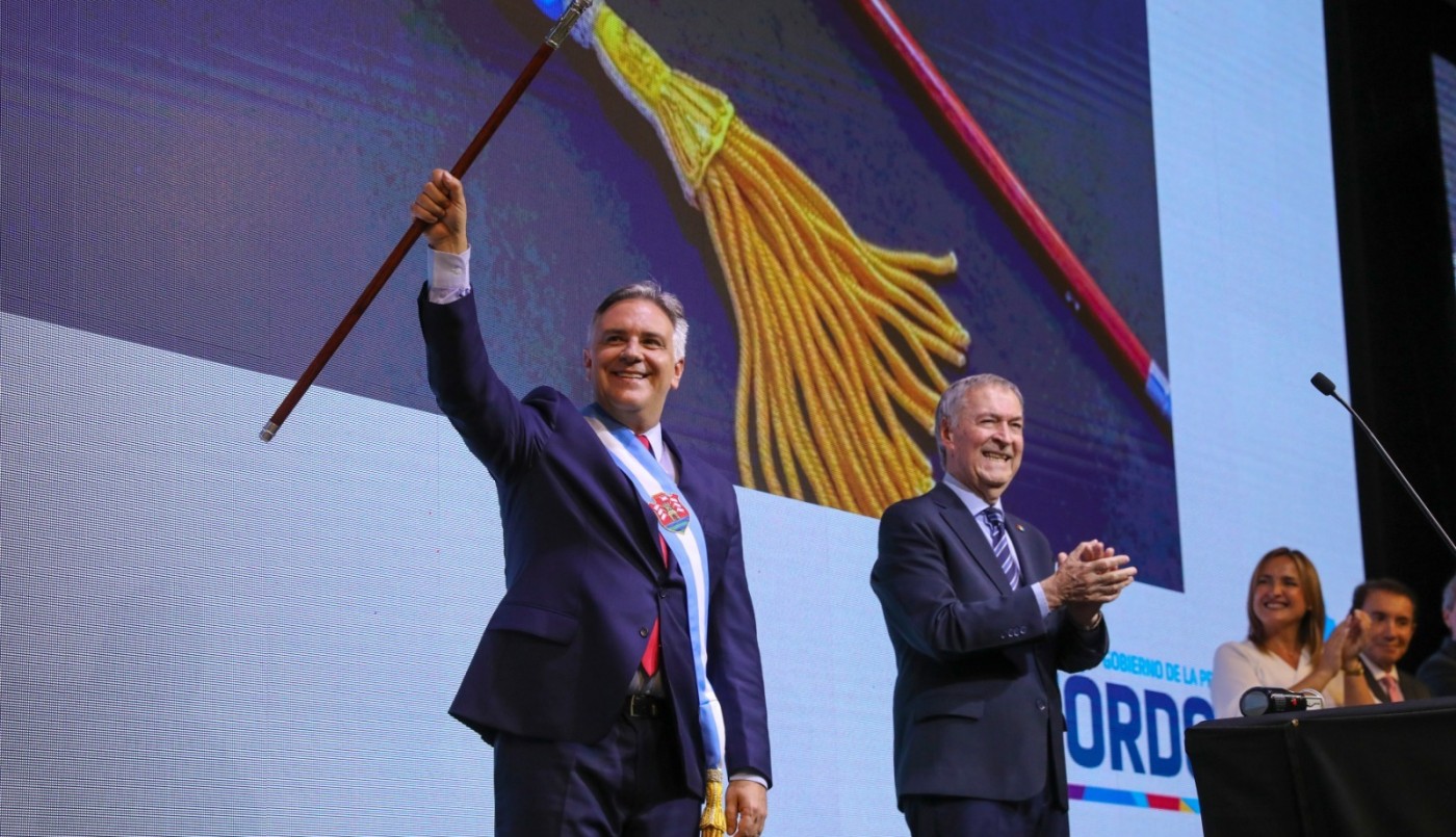 Martín Llaryora recibió los atributos de mando de Schiaretti | Córdoba