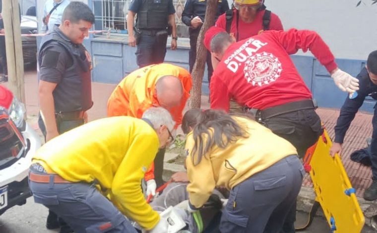 Personal de la DUAR rescató a cuatro niños y mascota de un incendio en Villa Cabrera | Principal