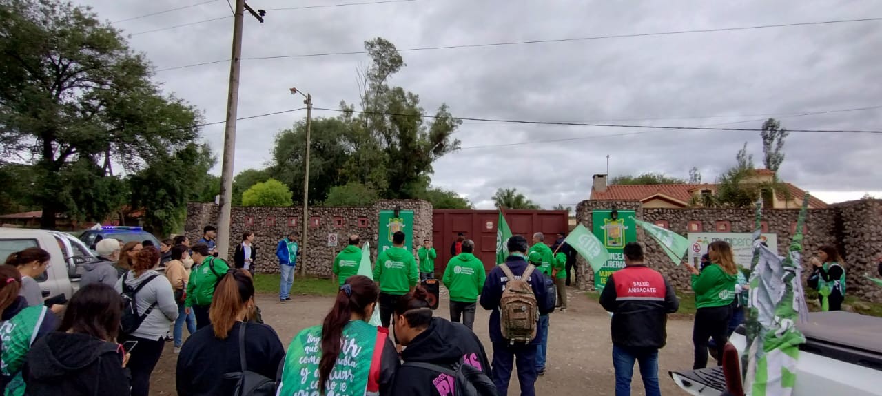 Denuncian 80 despidos en Anisacate y un vehículo fue apedreado durante una protesta | Córdoba