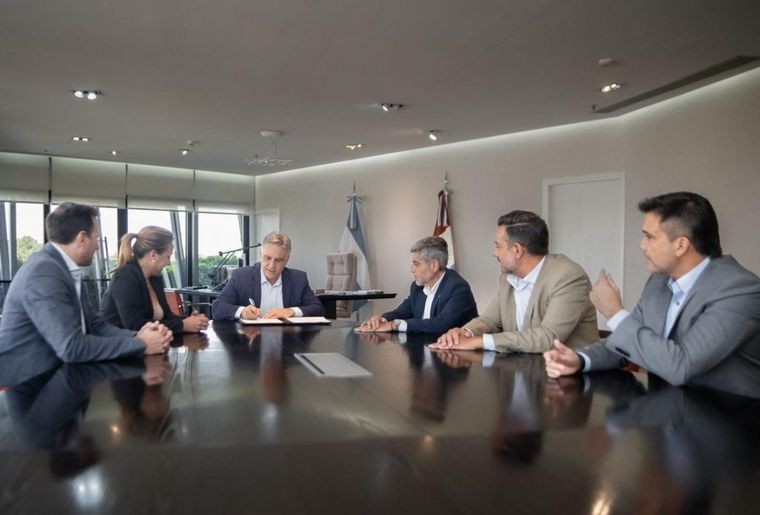 Llaryora promulga la nueva Ley de Seguridad para Córdoba: un paso hacia un modelo integral | Principal
