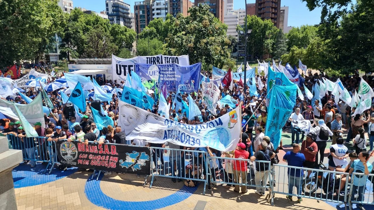 La masiva marcha contra “el ajuste de Milei” también se dio en Córdoba | Córdoba