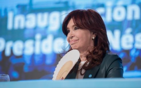 Cristina Kirchner estrenó nuevas vías de comunicación: "Para estar en contacto" | Política y economía