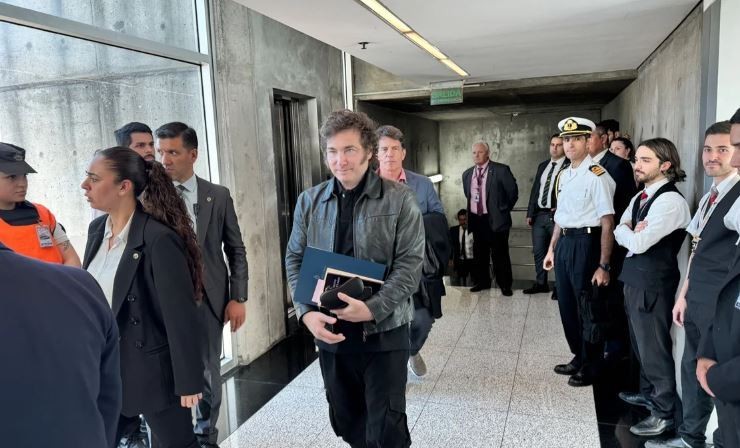 Milei viaja a Davos para explicar su plan económico y reunirse con Georgieva y Macron | Política y economía