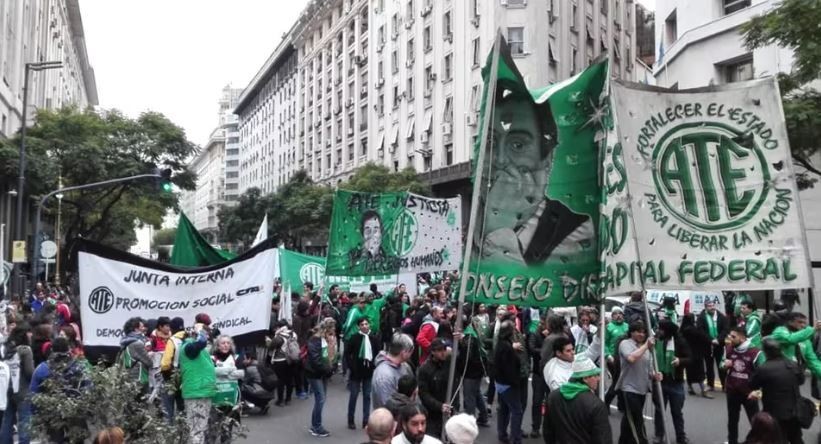 Sindicatos de estatales nacionales acordaron un aumento del 16% para enero | Política y economía