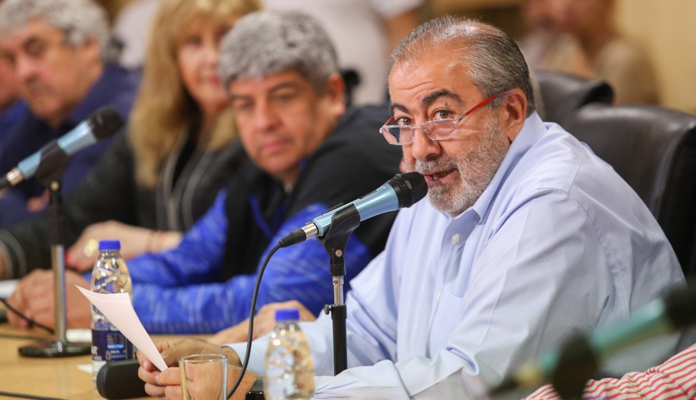 La CGT para 12 horas y marcha al Congreso, en un temprano enfrentamiento con Milei | Política y economía