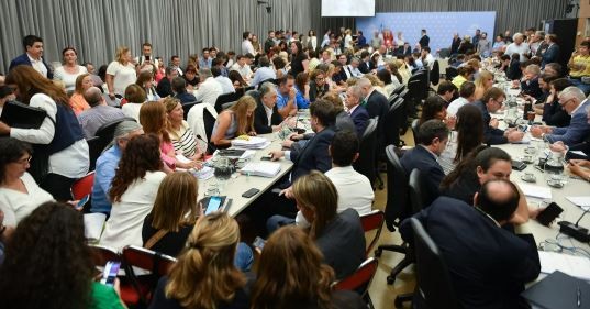 Ley Ómnibus: chispazos, negociación y un dictamen  de mayoría con disidencias en la madrugada | Política y economía