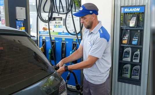 Aumenta la nafta: descongelaron el impuesto al combustible y habrá subas progresivos | Política y economía
