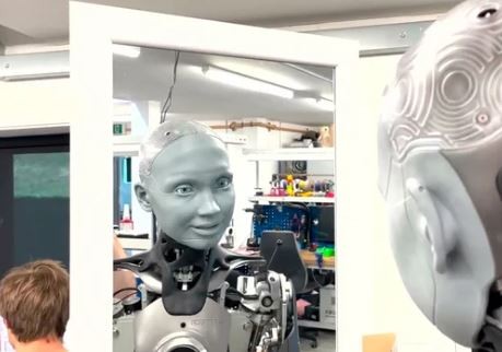 El robot humanoide Ameka ya puede autopercibirse | Actualidad