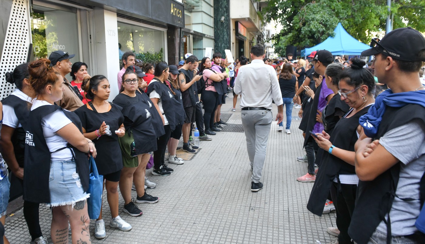 "Usan a la gente": Pettovello no recibió a los manifestantes de "la fila del hambre" | Política y economía