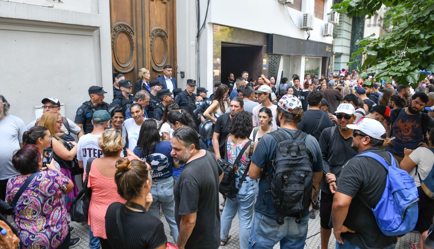 "Fila contra el hambre": protesta piquetera frente al Ministerio de Capital Humano | Política y economía