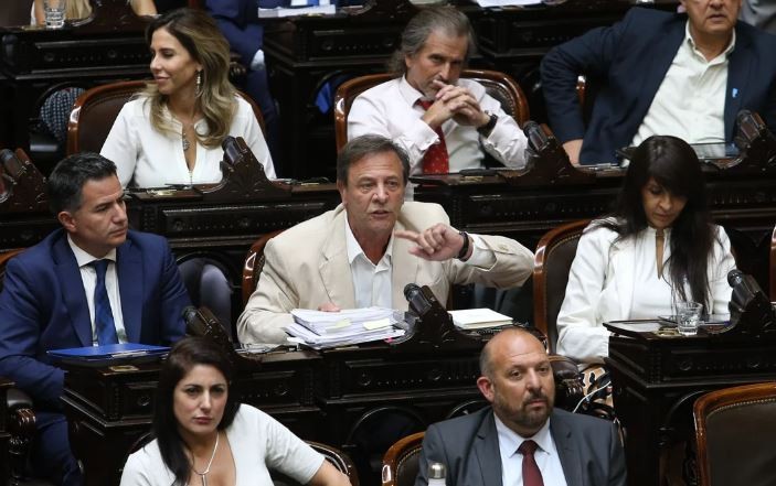 Diputados encara la fase final de la Ley Ómnibus: sigue la negociación de varios artículos | Política y economía
