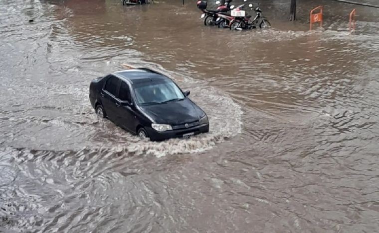 Un fuerte temporal afectó a Villa Dolores y las calles se convirtieron en ríos | Córdoba