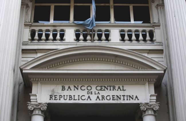 Milei aseguró que el cepo se levantará cuando se solucione déficit fiscal y se sanee el BCRA | Política y economía