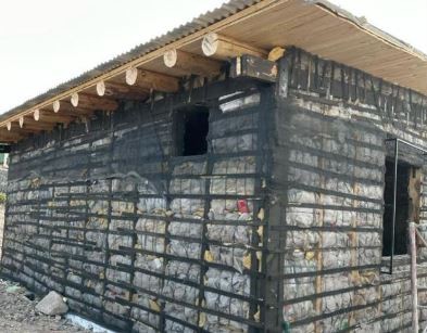 Reciclaron 100.000 kilos de mallas anti granizo para construir viviendas | Actualidad