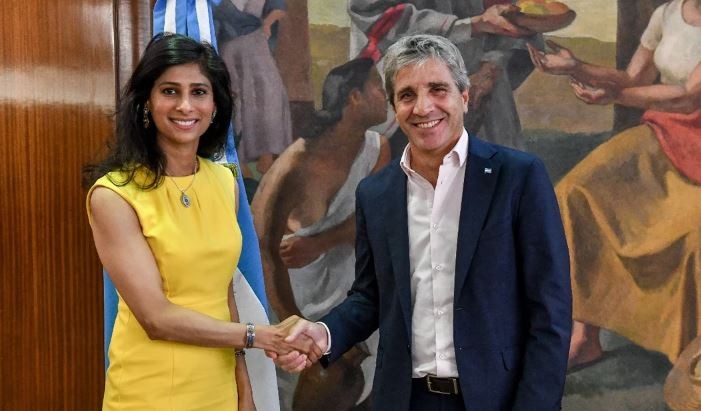 La número dos del FMI se reunió con Luis Caputo para monitorear el plan de ajuste fiscal | Política y economía