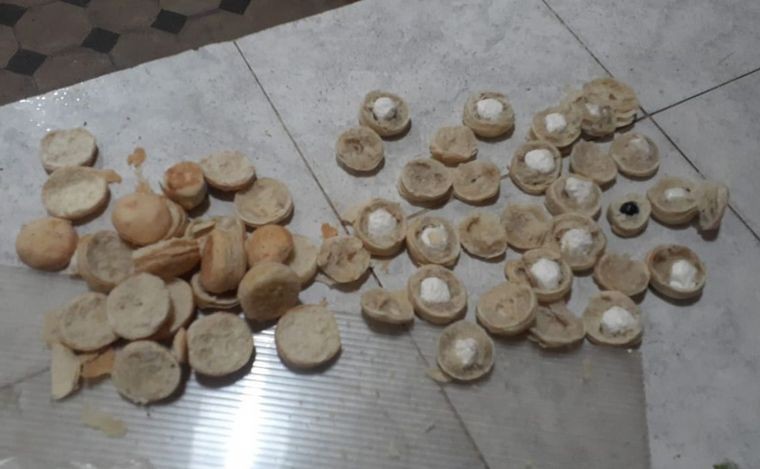 Salió de la cárcel con transitorias y volvió con bizcochos rellenos de cocaína | Actualidad