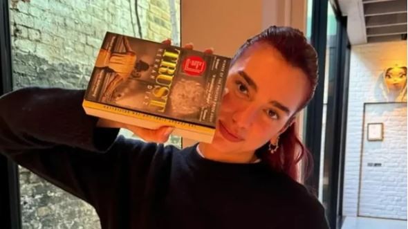 Dua Lipa recomendó como "lectura del mes" la novela de un escritor argentino | Espectáculos