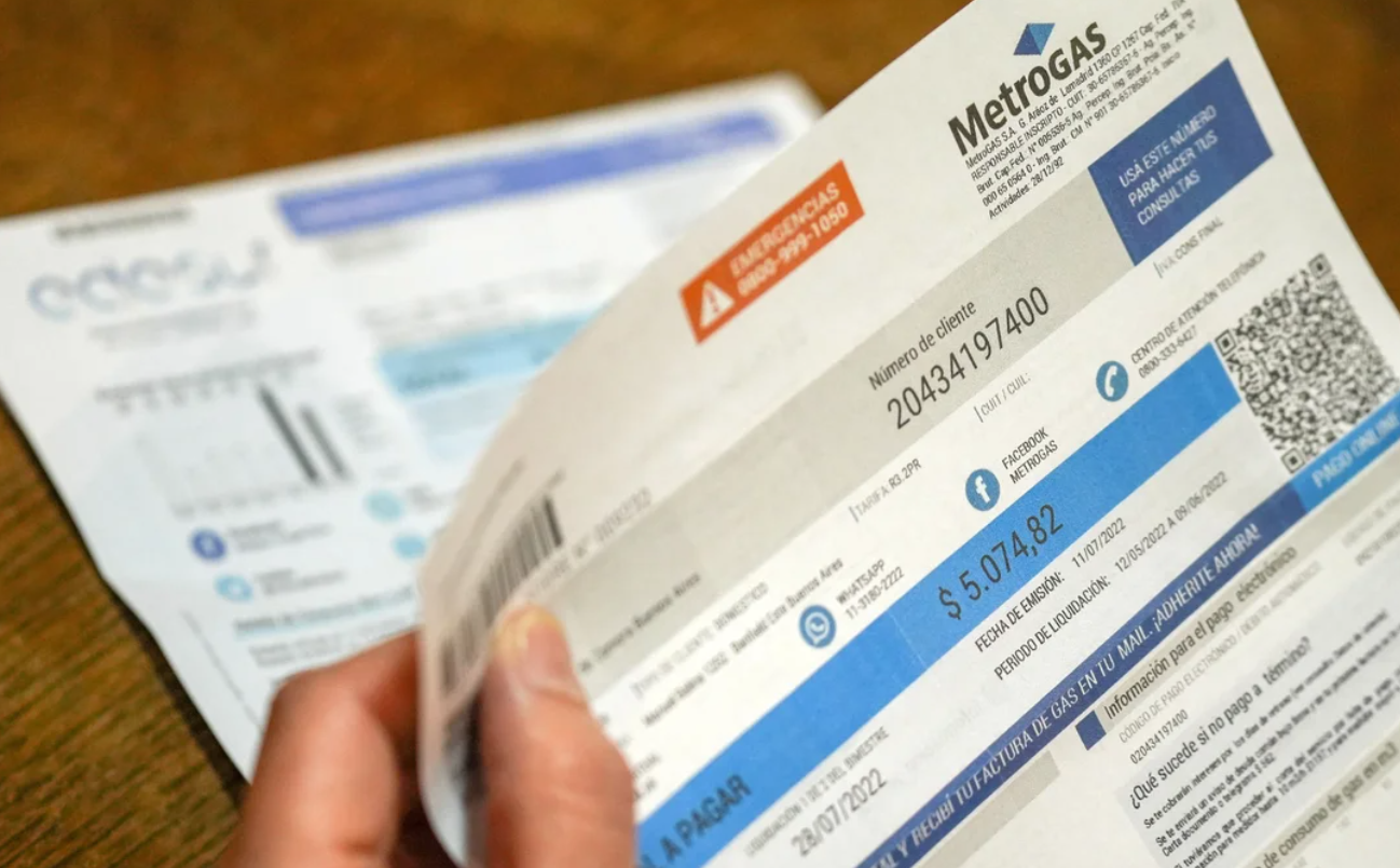 Planean quitar subsidios de luz y gas a quienes compraron dólares, viajaron al exterior o tienen prepaga | Política y economía