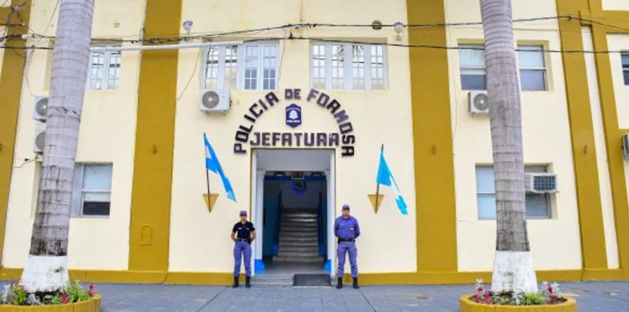 Dos policías de Formosa fueron detenidos en Chaco por transportar 18 panes de marihuana | Actualidad