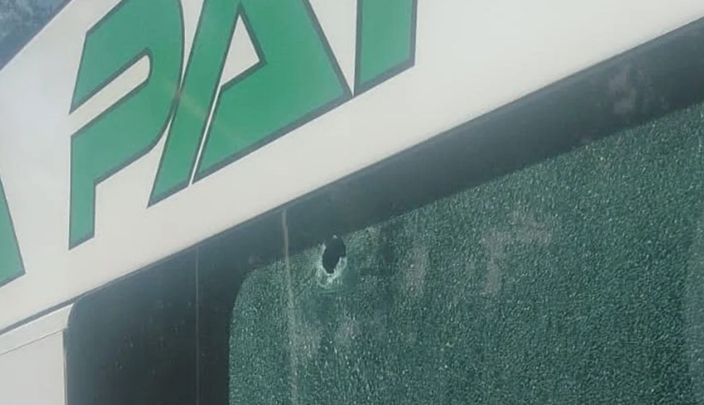 Balearon micros de traslado del servicio penitenciario en Rosario: hay un agente herido | Informes especiales