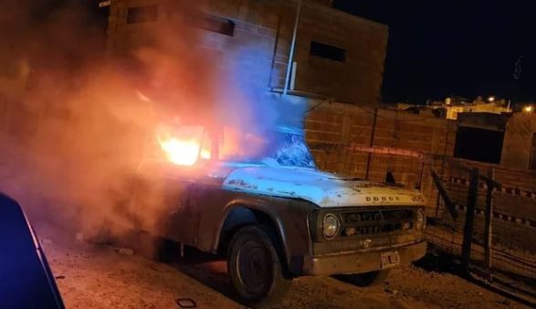 Asesinaron a un joven en Trelew: vecinos quemaron la casa y la camioneta del presunto autor | Actualidad