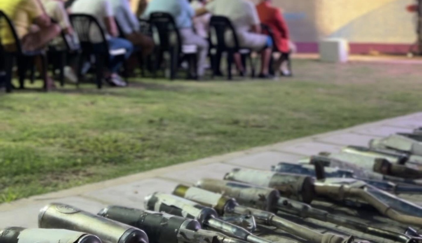 Un intendente cordobés exhibe cientos de escapes libres incautados en operativos de control | Córdoba