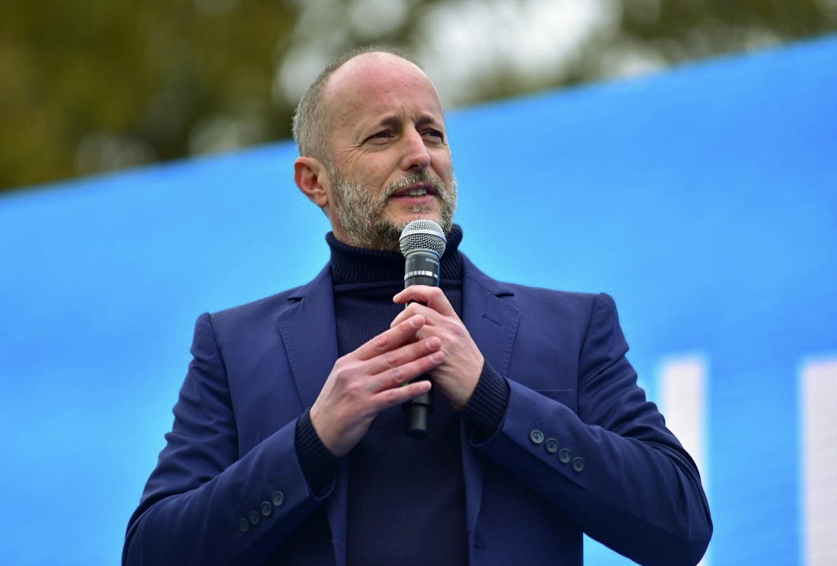 Insaurralde gastó en pasajes al exterior más de doble de sus ingresos como funcionario | Política y economía