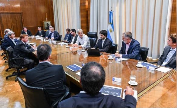 Luis Caputo se reunió con empresas de consumo masivo | Política y economía