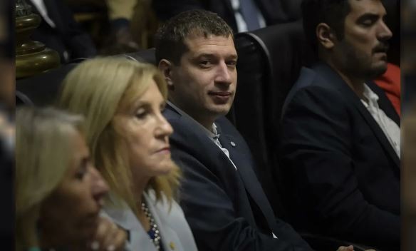 Yamil Santoro presentó un proyecto de ley para exigir que representantes legislativos tengan título secundario | Política y economía