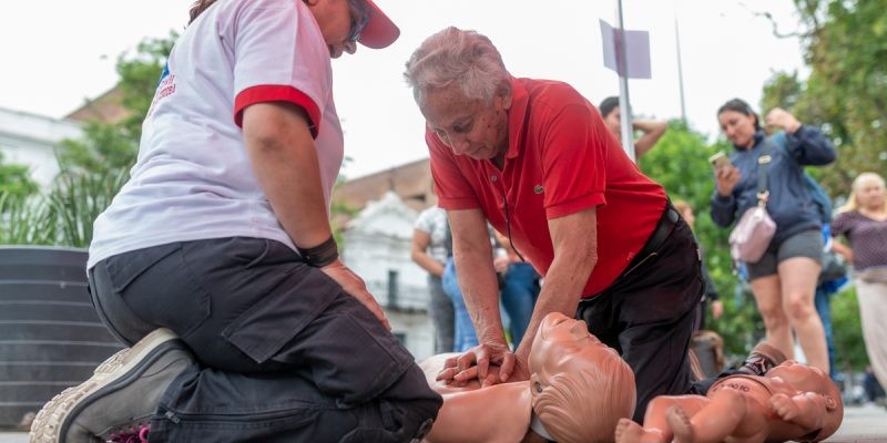 Continúan las capacitaciones gratuitas de RCP y primeros auxilios urbanos en la Municipalidad de Córdoba | Córdoba