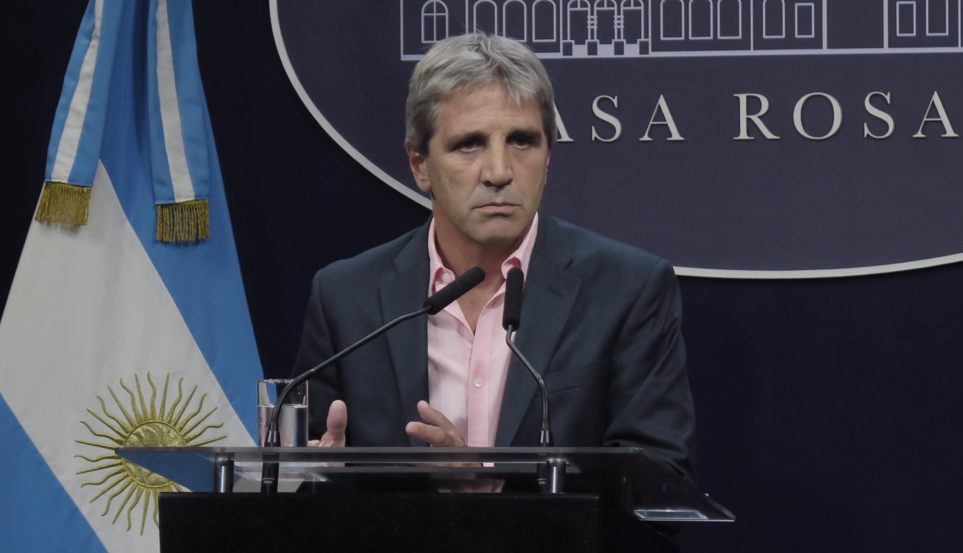 Caputo no pudo repetir el superávit fiscal en febrero, por el fuerte pago de intereses de deuda | Política y economía