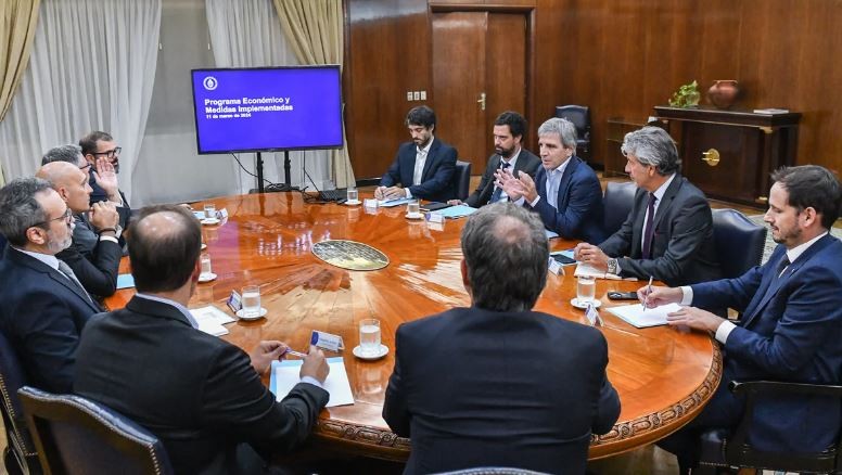 Con la mira en el fin de las promociones, Caputo se reunió con supermercadistas | Actualidad