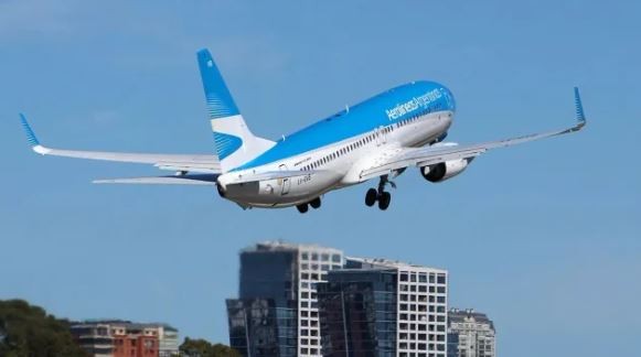 Aerolíneas Argentinas comienza a cobrar equipaje en los vuelos nacionales | Actualidad